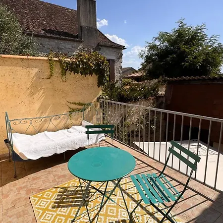 Maison Au Coeur Du Village De Avec Cour Exterieur *
