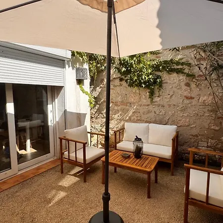 Maison Au Coeur Du Village De Avec Cour Exterieur Nyaraló *
